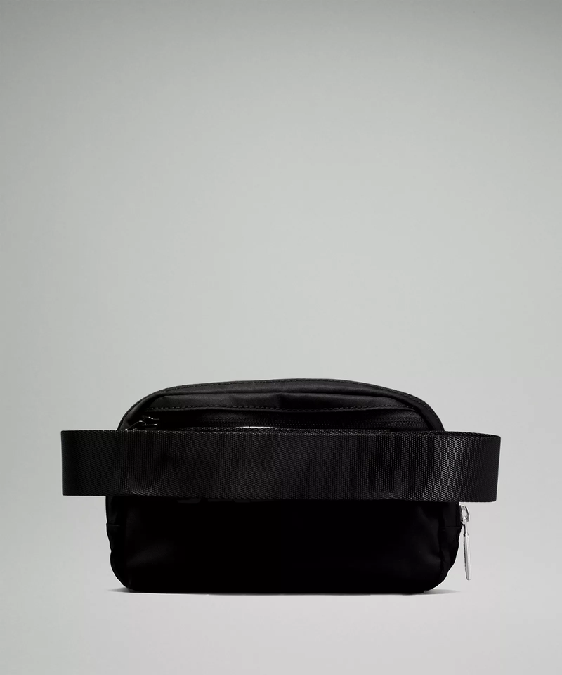 Lululemon Athletica Everywhere with Zip Belt Bag Black Color - One Size